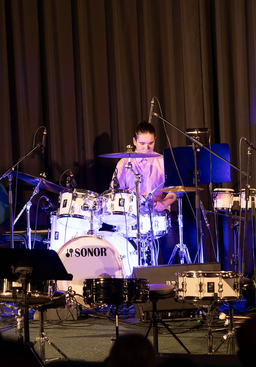 Koncert bubeníků ZUŠ v kině Štětí — foto