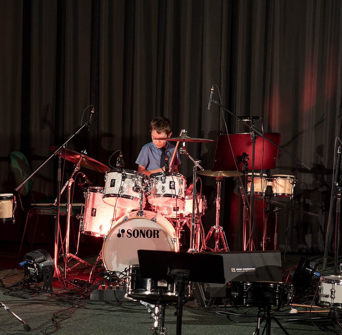 Koncert bubeníků ZUŠ v kině Štětí — foto