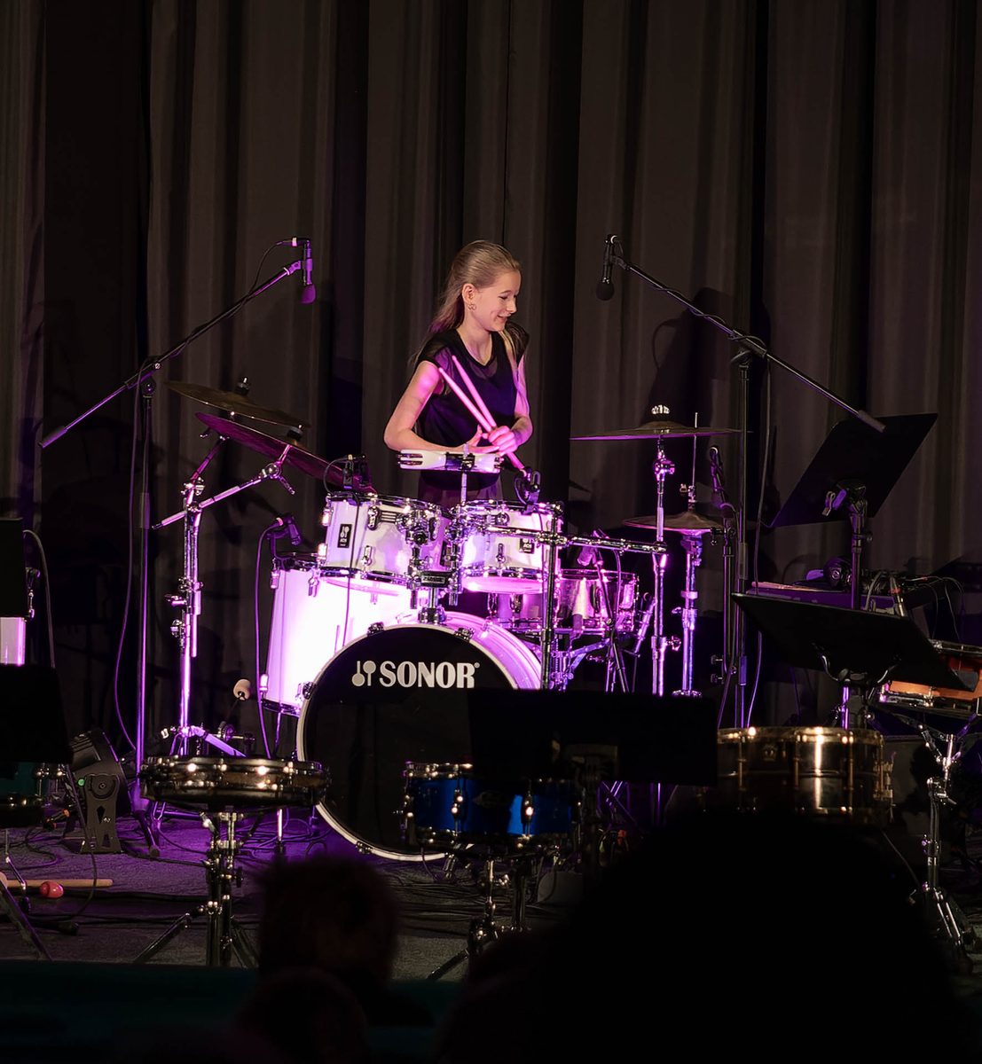 Koncert bubeníků ZUŠ v kině Štětí — foto