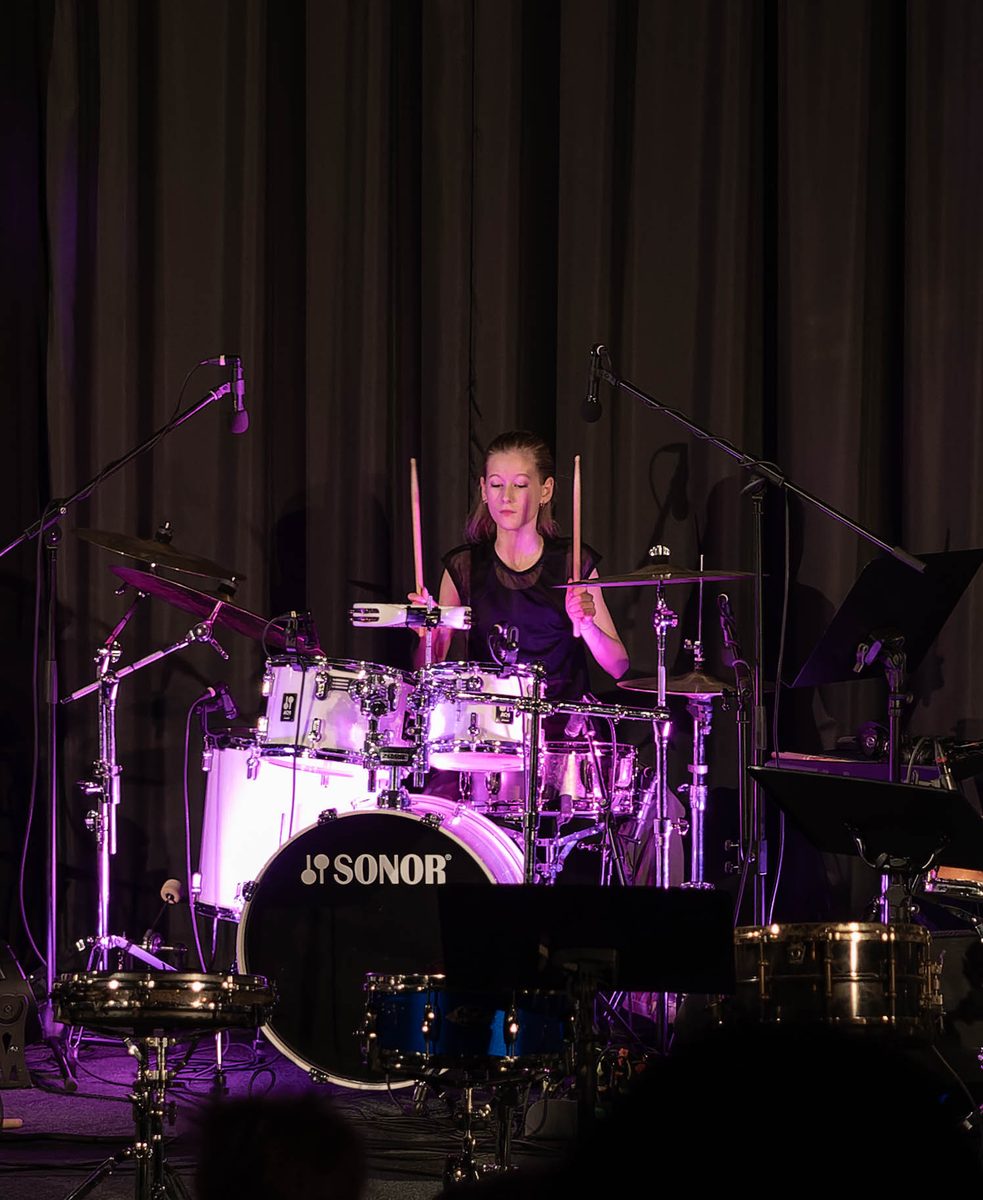 Koncert bubeníků ZUŠ v kině Štětí — foto